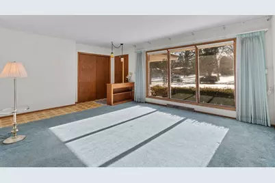 8824 W Dosie Ave, Greenfield, WI 53228 - Photo 5