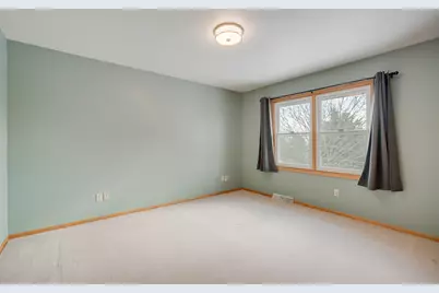 683  Fox Run Dr, Saukville, WI 53080 - Photo 11