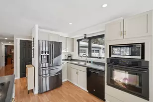 293 Meadowside Ct, Pewaukee, WI 53072 - Photo 13