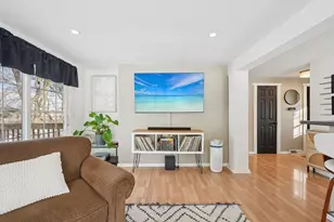 293 Meadowside Ct, Pewaukee, WI 53072 - Photo 11