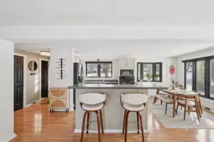 293 Meadowside Ct, Pewaukee, WI 53072 - Photo 3