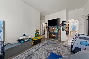 1527 S 80th St, West Allis, WI 53214 - Photo 9