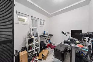 3215 N Bartlett Ave, Milwaukee, WI 53211 - Photo 11