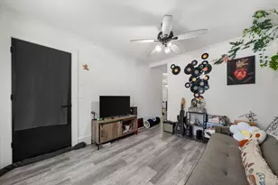 3215 N Bartlett Ave, Milwaukee, WI 53211 - Photo 3