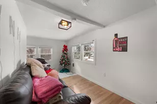 3215 N Bartlett Ave, Milwaukee, WI 53211 - Photo 15