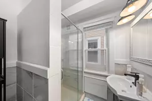 3215 N Bartlett Ave, Milwaukee, WI 53211 - Photo 9