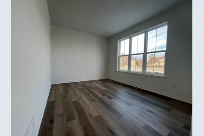 W221N3075  Greenwood Ct, Pewaukee, WI 53186 - Photo 5