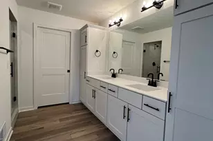 W221N3075 Greenwood Ct, Pewaukee, WI 53186 - Photo 17