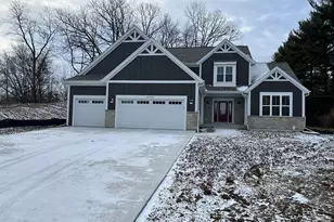 W221N3075 Greenwood Ct, Pewaukee, WI 53186 - Photo 1