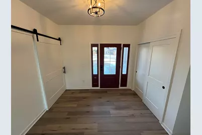 W221N3075  Greenwood Ct, Pewaukee, WI 53186 - Photo 7