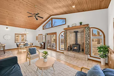 2135 W Shore Dr, Delafield, WI 53018 - Photo 19