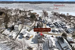 2135 W Shore Dr, Delafield, WI 53018 - Photo 5