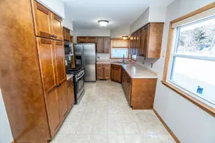 6349 Nabob Dr, West Bend, WI 53095 - Photo 7