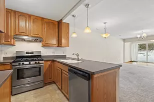 456 Hartford Square 4 Square, Hartford, WI 53027 - Photo 5