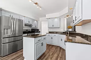 N53W15786 Creekwood Crossing, Menomonee Falls, WI 53051 - Photo 5