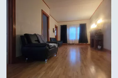 1035 S 33rd St, Milwaukee, WI 53215 - Photo 9