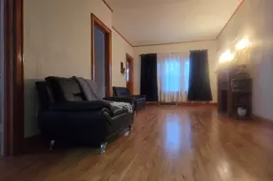 1035 S 33rd St, Milwaukee, WI 53215 - Photo 9