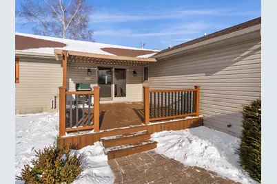 501  River Bluff Dr, Manitowoc, WI 54220 - Photo 5