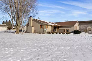 501 River Bluff Dr, Manitowoc, WI 54220 - Photo 7