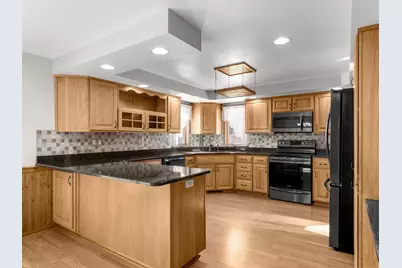 501  River Bluff Dr, Manitowoc, WI 54220 - Photo 9