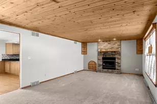 501 River Bluff Dr, Manitowoc, WI 54220 - Photo 13