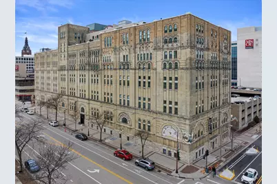 270 E Highland Ave #1043, Milwaukee, WI 53202 - Photo 1