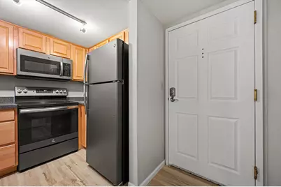 270 E Highland Ave #1043, Milwaukee, WI 53202 - Photo 9