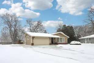 901 Anton Rd, Hartland, WI 53029 - Photo 3