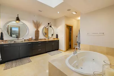 311 E Erie St #419, Milwaukee, WI 53202 - Photo 9