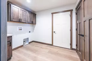 1827 Golden Gate Wy, Holmen, WI 54636 - Photo 9