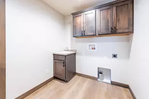 1827 Golden Gate Wy, Holmen, WI 54636 - Photo 13