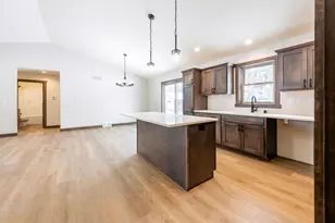 1827 Golden Gate Wy, Holmen, WI 54636 - Photo 7