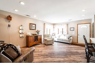 372  Hartford Sq #6, Hartford, WI 53027 - Photo 3