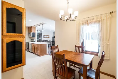 372  Hartford Sq #6, Hartford, WI 53027 - Photo 9