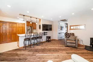 372 Hartford Square, Hartford, WI 53027 - Photo 5