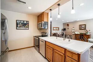 372 Hartford Square, Hartford, WI 53027 - Photo 7