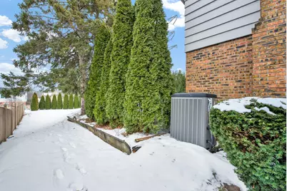 2760 N Park Dr, Wauwatosa, WI 53222 - Photo 37