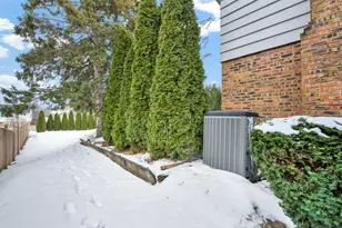 2760 N Park Dr, Wauwatosa, WI 53222 - Photo 37