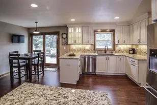 2760 N Park Dr, Wauwatosa, WI 53222 - Photo 7