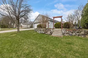 1151 Glacier Pass, Slinger, WI 53086 - Photo 7