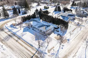 1151 Glacier Pass, Slinger, WI 53086 - Photo 5