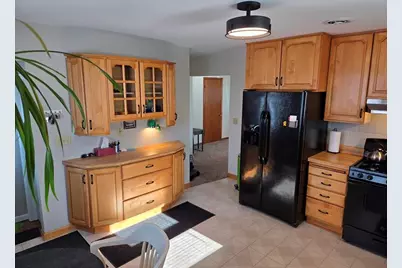 1132 S 35th St, Manitowoc, WI 54220 - Photo 5