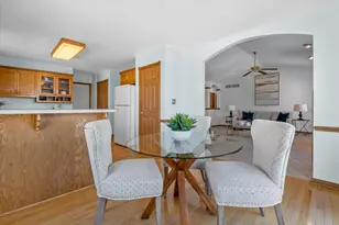 2607 Fox River Pkwy, Waukesha, WI 53189 - Photo 9