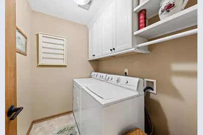 3320 N Knoll Ter, Wauwatosa, WI 53222 - Photo 15