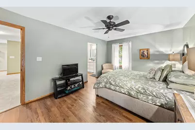 3320 N Knoll Ter, Wauwatosa, WI 53222 - Photo 17