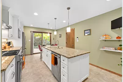 3320 N Knoll Ter, Wauwatosa, WI 53222 - Photo 9