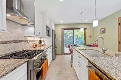 3320 N Knoll Ter, Wauwatosa, WI 53222 - Photo 11