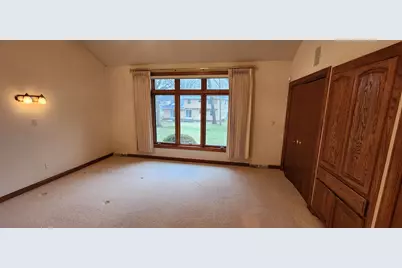 8098 S Meadowcreek Ct, Franklin, WI 53132 - Photo 19