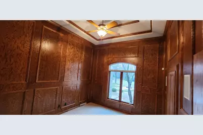 8098 S Meadowcreek Ct, Franklin, WI 53132 - Photo 15