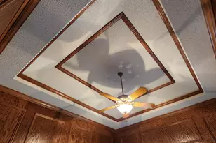 8098 S Meadowcreek Ct, Franklin, WI 53132 - Photo 17